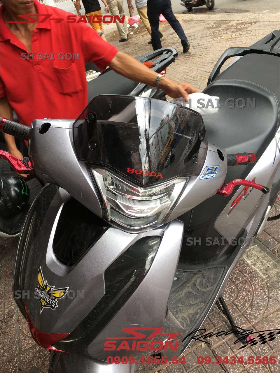 Image xe SH VN 2017 2018 2019 lắp kính chắn gió chuyên nghiệp giá rẻ tại Sài Gòn