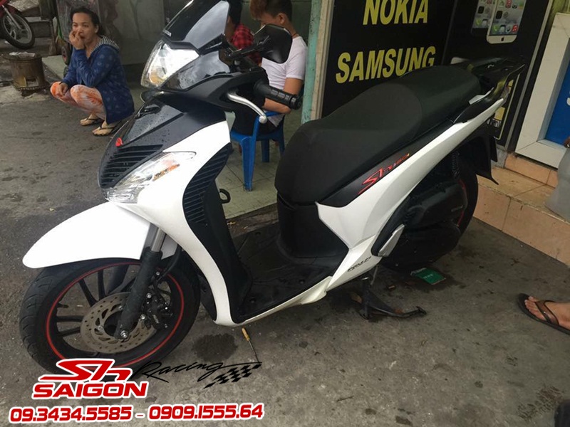 TOAN QUOC - BAN DAN AO SH ITALIA LEN CHO XE HONDA SH VIET NAM- DO CHOI XE DO CHO HONDA SH VIET NAM