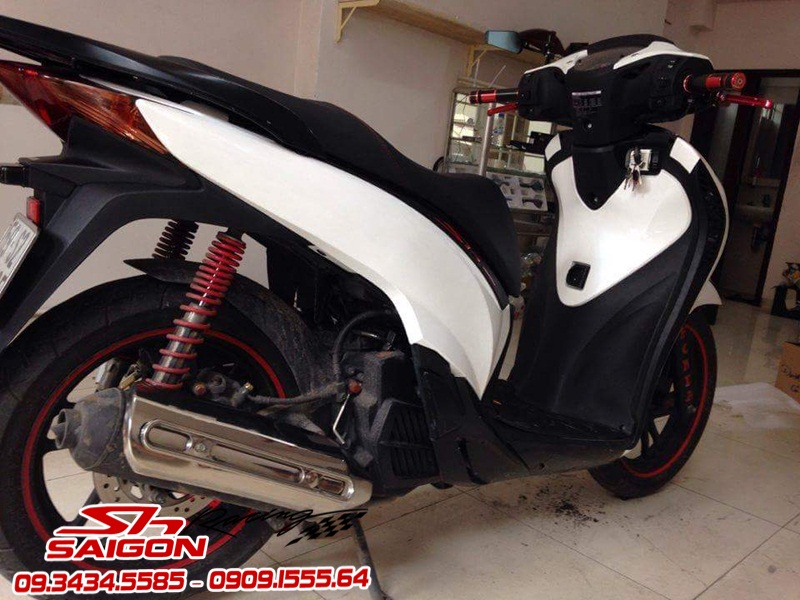 TOAN QUOC - SAIGON - CHUYEN LEN DOI XE HONDA SH VIET NAM THANH SH Y 2010