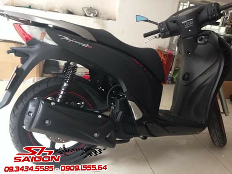 CUA HANG TRUNG DECAL - CHUYEN LEN DOI XE HONDA SH VIET NAM THANG SH Y 2010 VOI BO DAN AO CHE KIEU SH ITALIA - MAM DUC 5 CAY SH Y