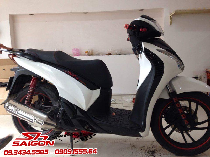 HONDA SH VIET NAM LEN DO CHOI TRANG TRI VOI KIENG CHAN GIO DAU DEN - MAT NA CHE KIEU SH ITALIA - DAN AO DO KIEU SH Y