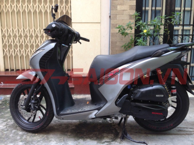 dan-tem-trum-doi-mau-xe-sh-007