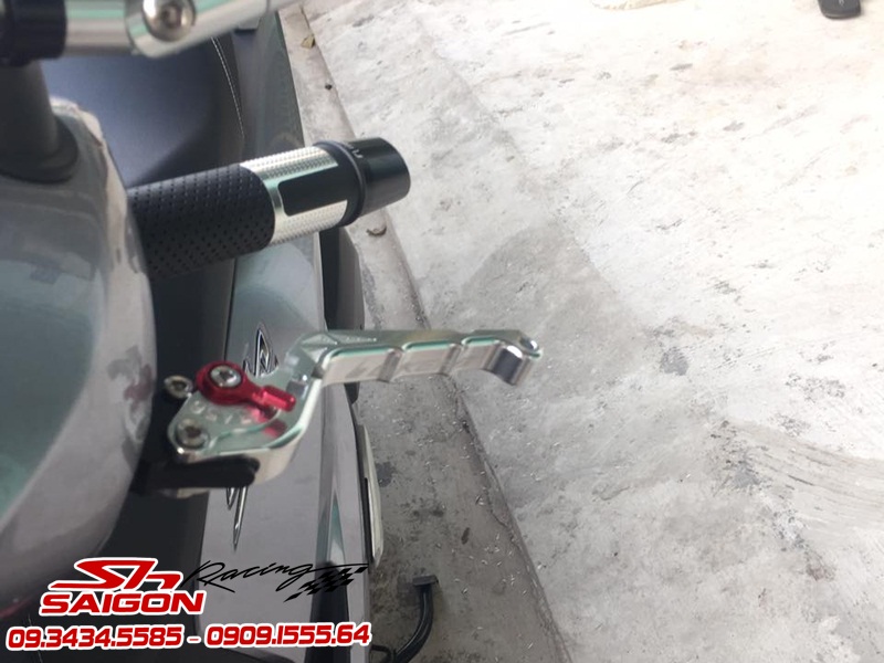 SH 2017 MÀU BẠC ĐỘ BAO TAY RIZOMA LUX + TAY PHANH BIKER 6 SỐ HÀNG THÁI LOẠI 1 SIÊU ĐẸP